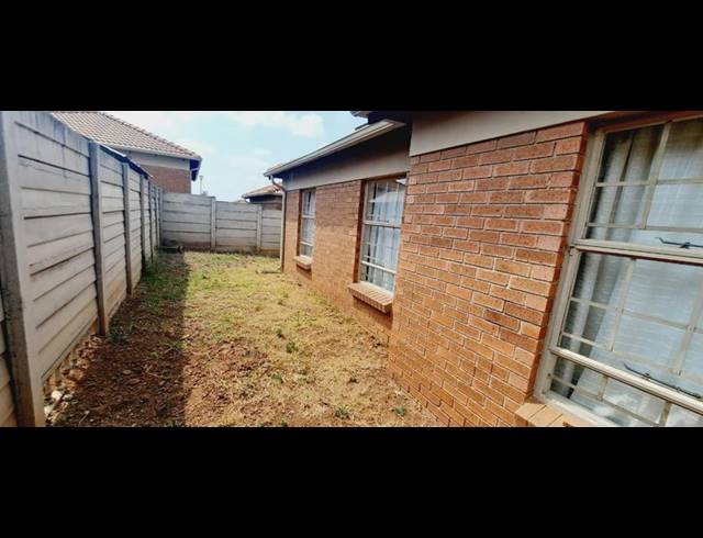 3 BEDROOM TOWNHOUSE FOR SALE IN OLIEVENHOUTBOSCH